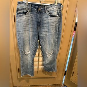 Judy Blue distressed capris 18W